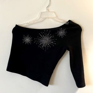 Women Top Brand Forever XX1 Size Large Color Black with design on the front